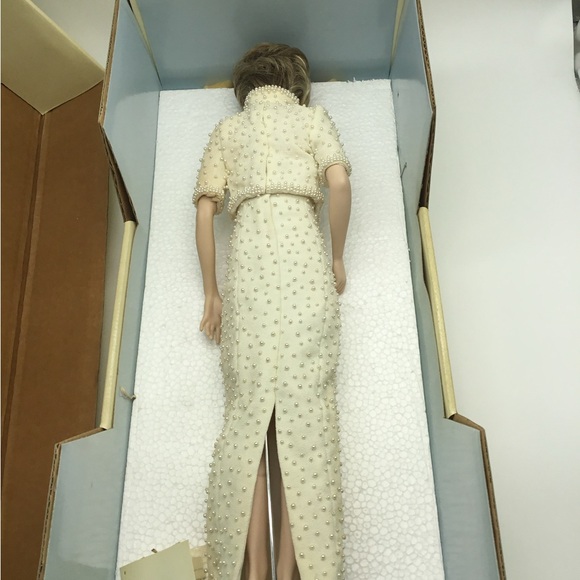 Franklin Mint Princess Diana Doll - Picture 4 of 7